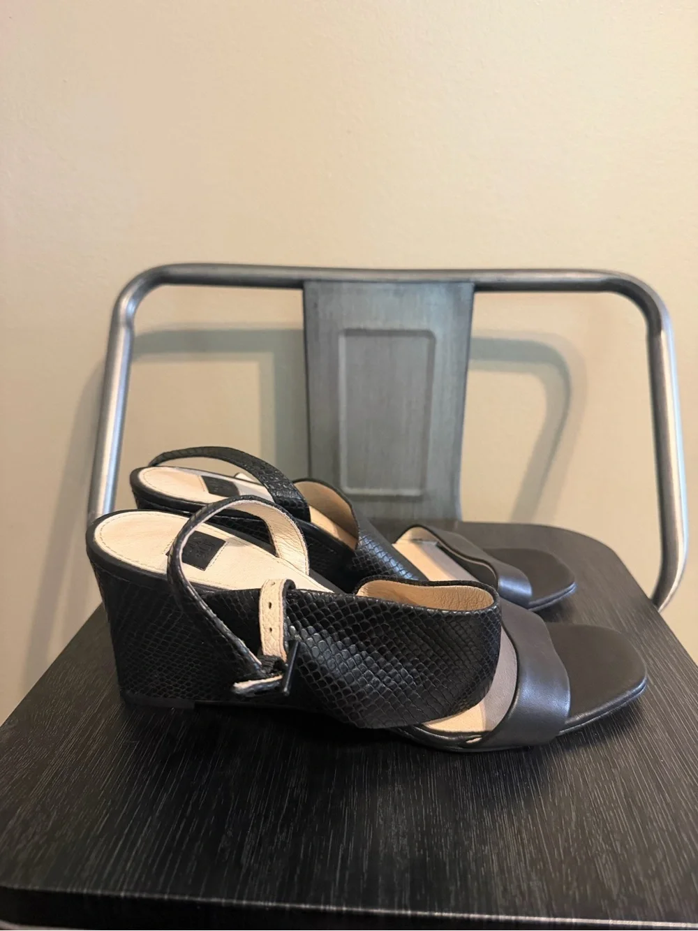 Louise et Cie Black Textured Leather Wedge Sandals Size 8